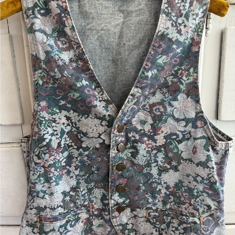 Zena Floral Knit Vest - Pastel Multi